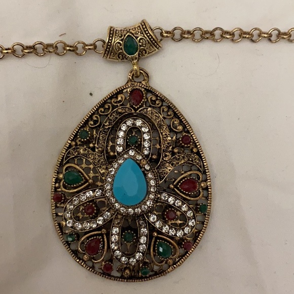 064)Betsey Johnson pendant and chain - Picture 3 of 5